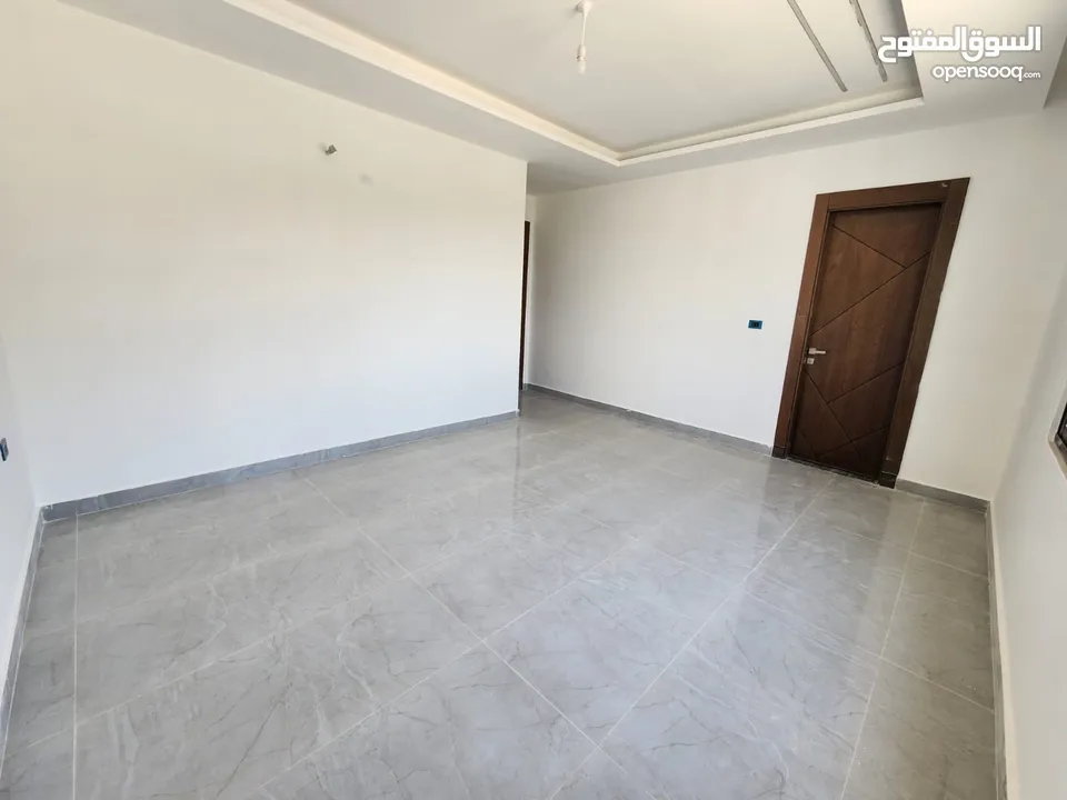 شقة فارغة للبيع بالقرب من دير غبار - ref : 14588