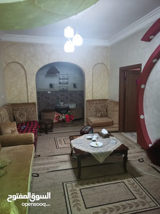 عماره مميزه في حي مميز بسعر جيد مناسبه لعائله مدخل مستقل قوشان مفروز اربع طوابق كل طابق مسطح 155 متر