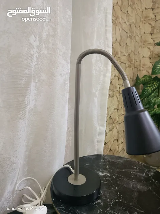 تيبل لامب من ايكيا شغاله ميه بالميه بحالة الجديد استعمال خفيف جدا