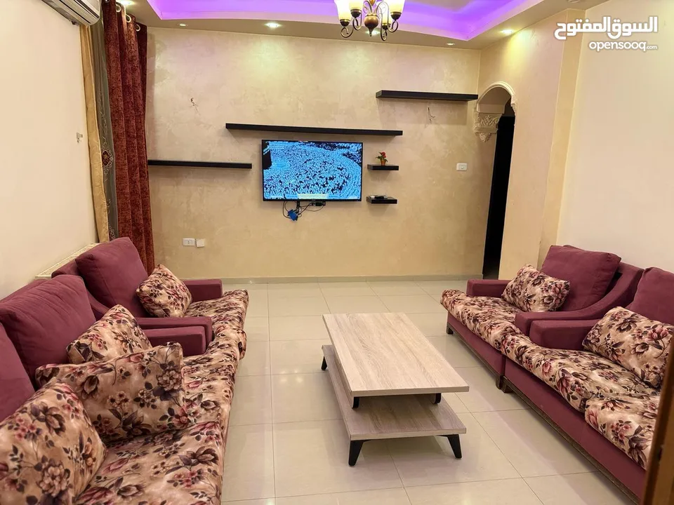 شقه مفروش لايجار شارع الجامعه الاردنيه  عائلات