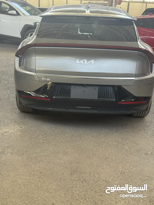 Ev6 فحص كامل بحاله الشركه لاينقصها شي كوشوك وكاله شاحن اصلي عداد 36 ألف بحاله الوكاله بطاريه كبيره 7