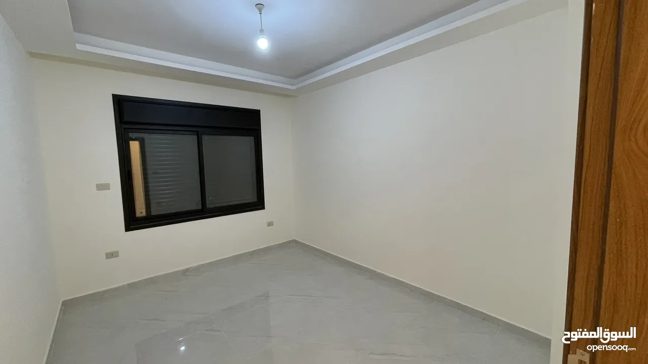 شقة طابق ثاني للبيع في شارع الجامعة الاردنية من المالك مباشرة