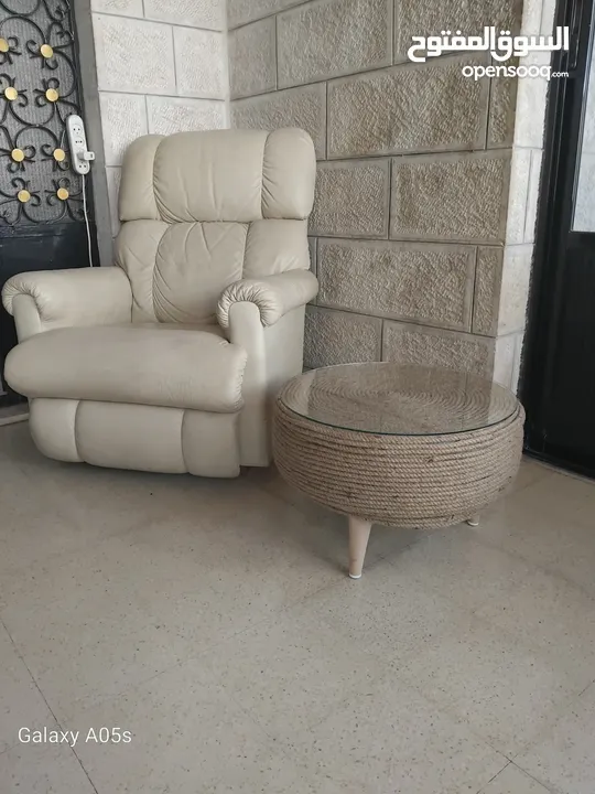 طاولات وسط من الاطارات مع حبل الخيش للحديقة وداخل المنزل ، تصميم بسيط وعصري