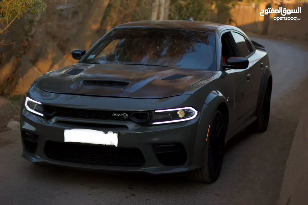 Dodge Charger GT Model - 2018 Engine - 3.6 V6 Horsepower - 300 hp Milage - 200km Spec - American