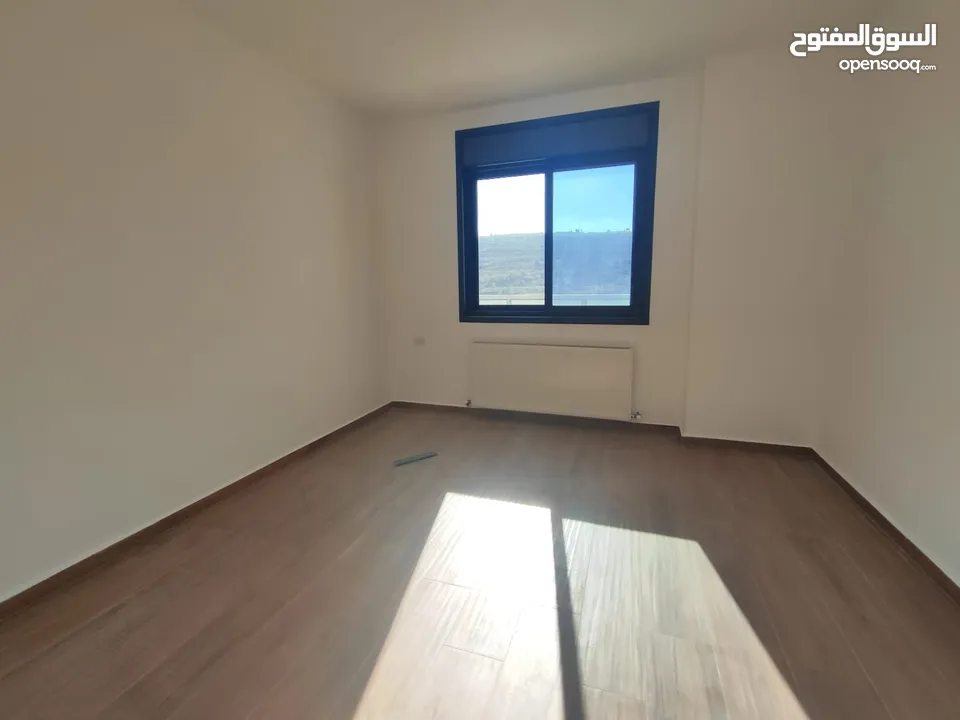 شقة جديدة للإيجار – عين منجد  تشطيب على ذوقك الخاص