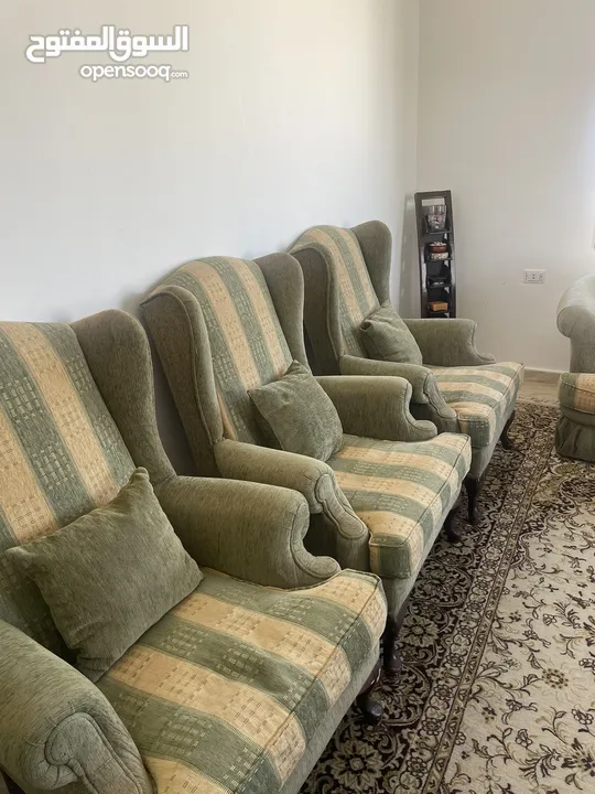 طقم كنب بحاله جيده للبيع