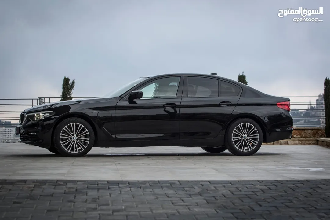BMW 530e 2020 Plug-In Hybrid  بي ام دبليو 530 2020 كهرباء - بنزين