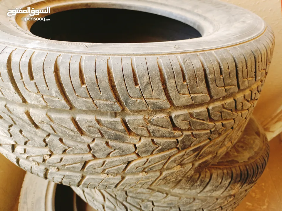 4  فرده طقم كاوتش عريض 285/60R/18 بحالة جيدة