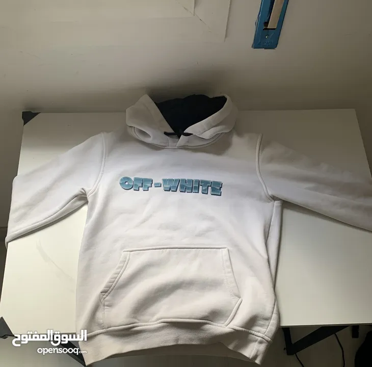 هودي Off White باللون الابيض والازرق بمقاس : S اخر قطعة وبسعر حرق