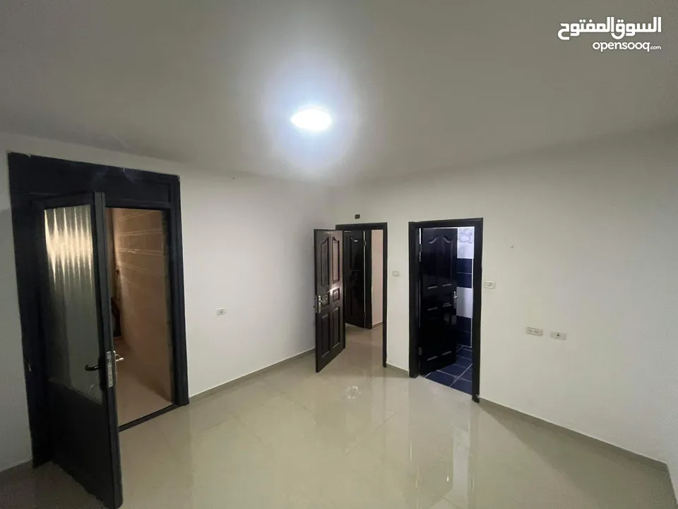 ثلاث غرف نوم غير مفروشة مدخل خاص