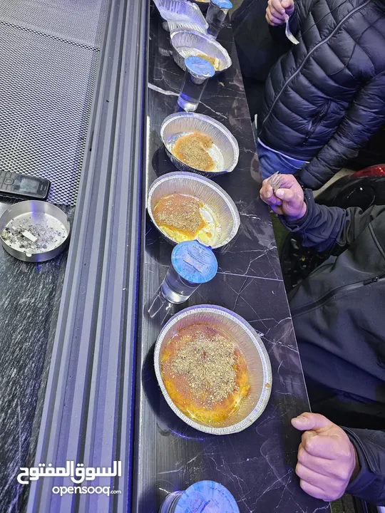 محل كنافه مجهز للبيع على الفحم وعلى الغاز