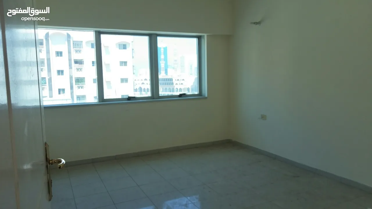 NICE 2BHK CENTRAL AC WITH WARDROBE CLOSE HALL AVAILABLE FOR FAMILY