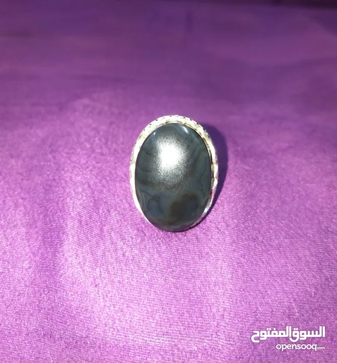 خاتم جزع عقيق يمني أسود طبيعي بخطوط رصاصي درجة أولى black Yamani agate ring