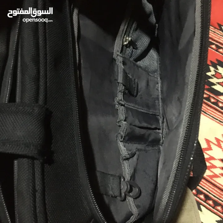 البيع شنطه لاب توب حاجه نضيفه وشغاله كويس