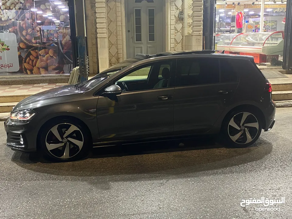 جولف GTI mk7.5  للبيع ع الكاش بسعر حرررق