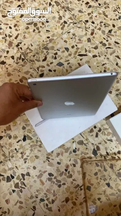 ايباد الجيل التاسع(64GB) Ipad 9 بحالة الوكالة #المساحة : 64 #السعر: ..¿ #اللون :