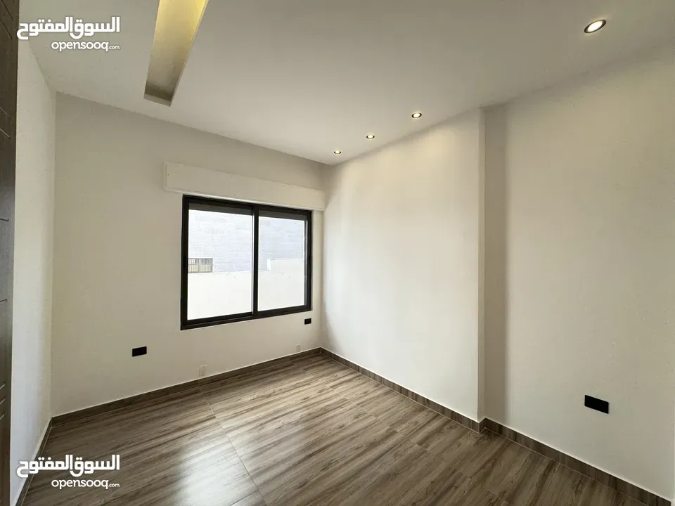 شقة ارضية للبيع في مرج الحمام مع ترس و بتشطيبات مميزة