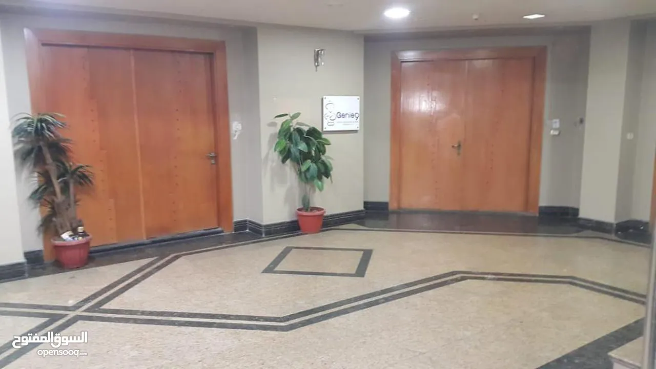 مكتب فاخرة للايجار طوابق بمساحات 900 متر في منطقة الصويفية