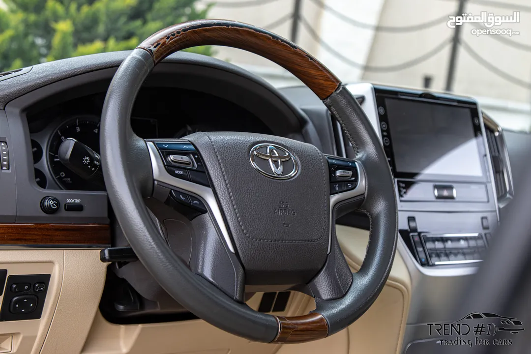 Toyota Land Cruiser VX-E 2016   السيارة وارد و بحالة الوكالة