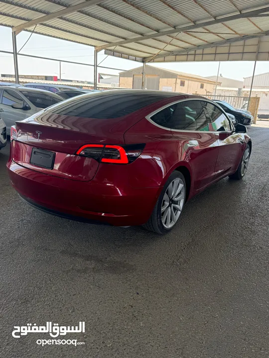 تسلا مودل 3 موديل 2020 لون خمري للبيع بسعر مغري