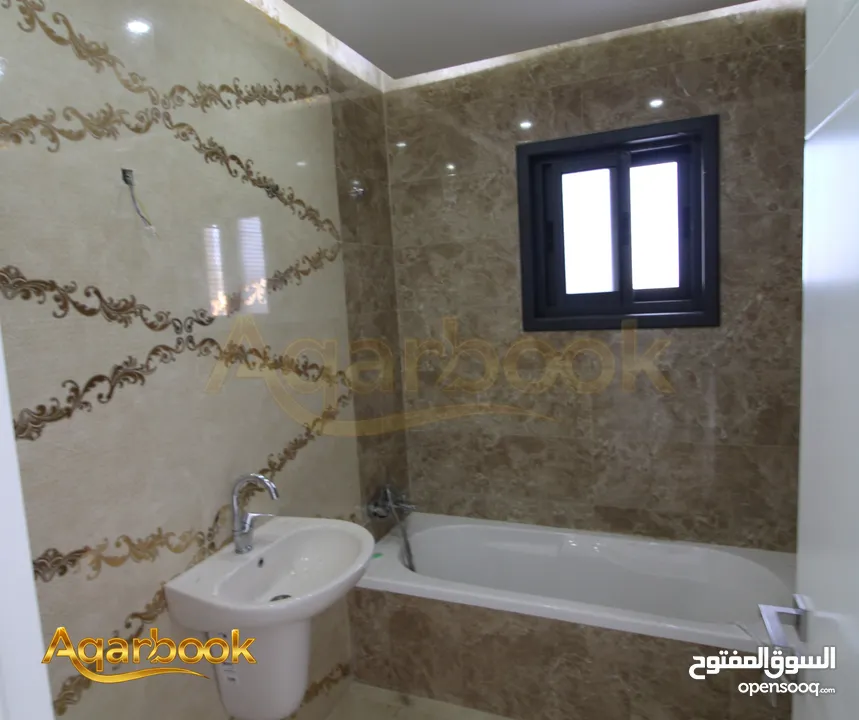 رووف فاخر بتشطيب حديث للبيع  عين مصباح – قرب جامعة القدس المفتوحة