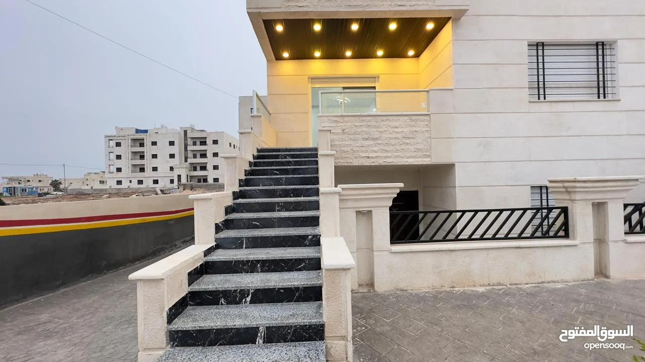 شقة جديدة للبيع طابق ارضي مدخل مستقل مع مطبخ راكب دوار الثقافة