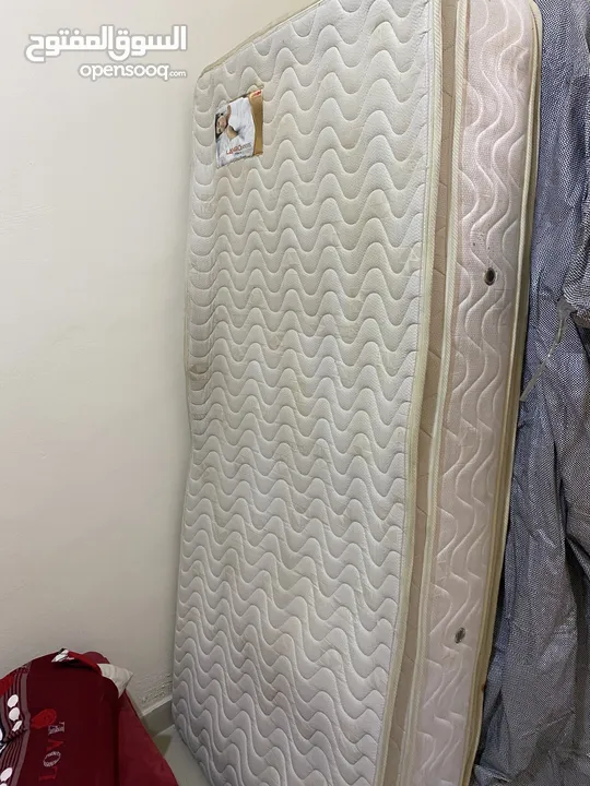 ‏تخت عدد اثنين خشب زان وفرشاة عدد اثنين