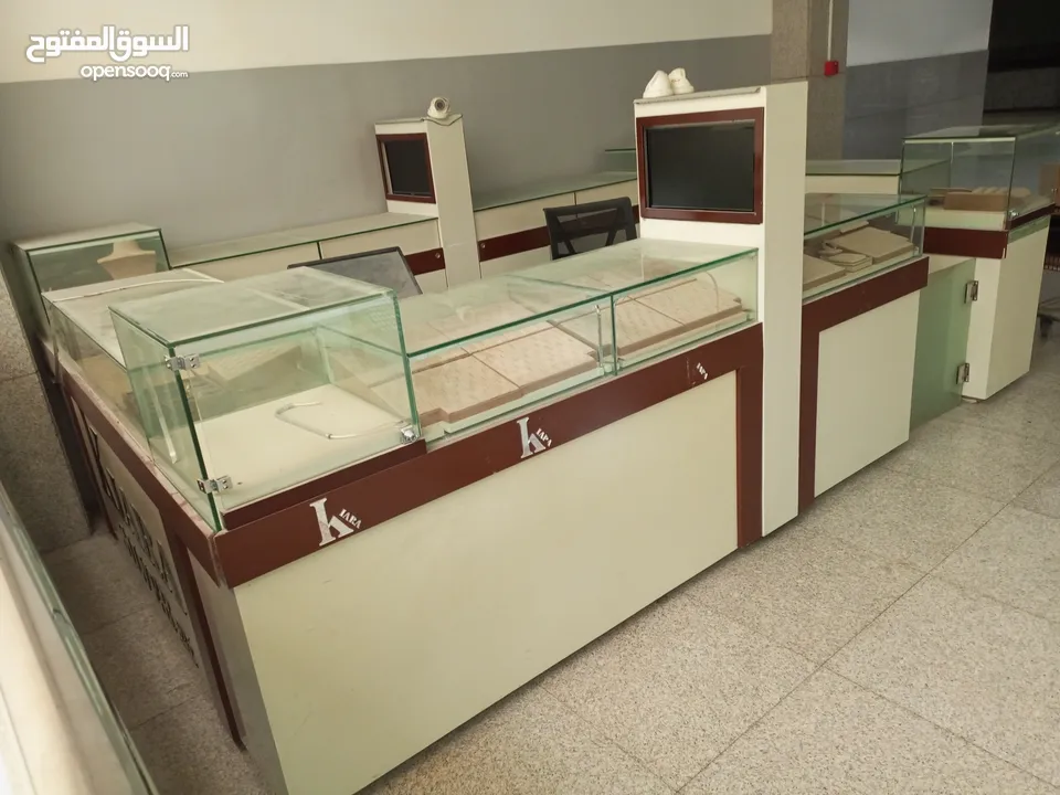 ديكور محل مستعمل للبيع بحاله جيده للبيع