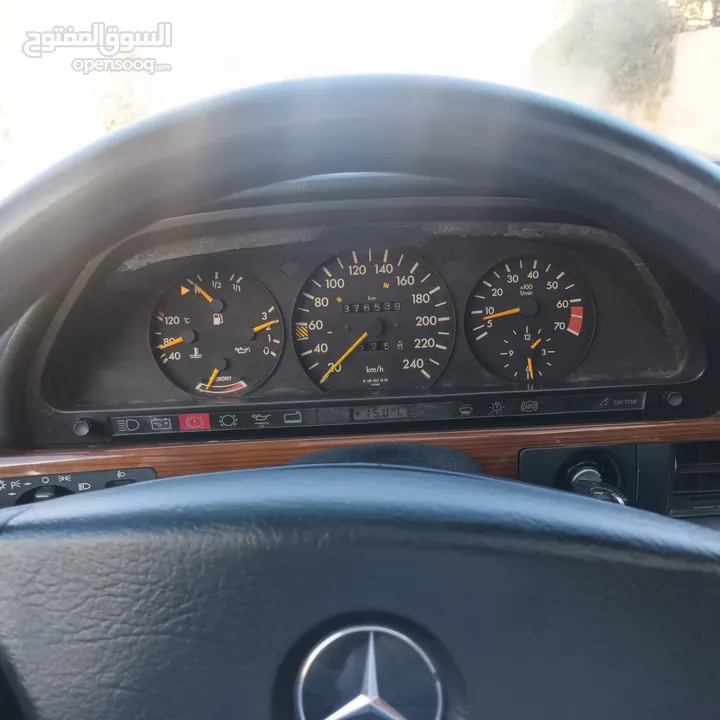 Mercedes  300 SE تب نضافة