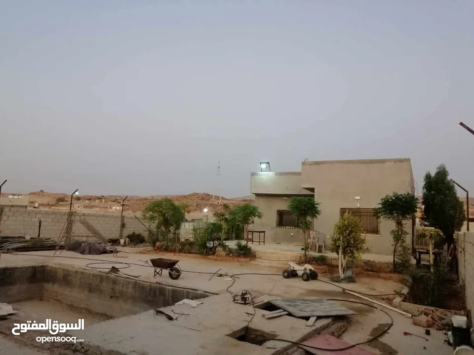 مزرعه شالية في منطقه سويمة قرب بحر الميت