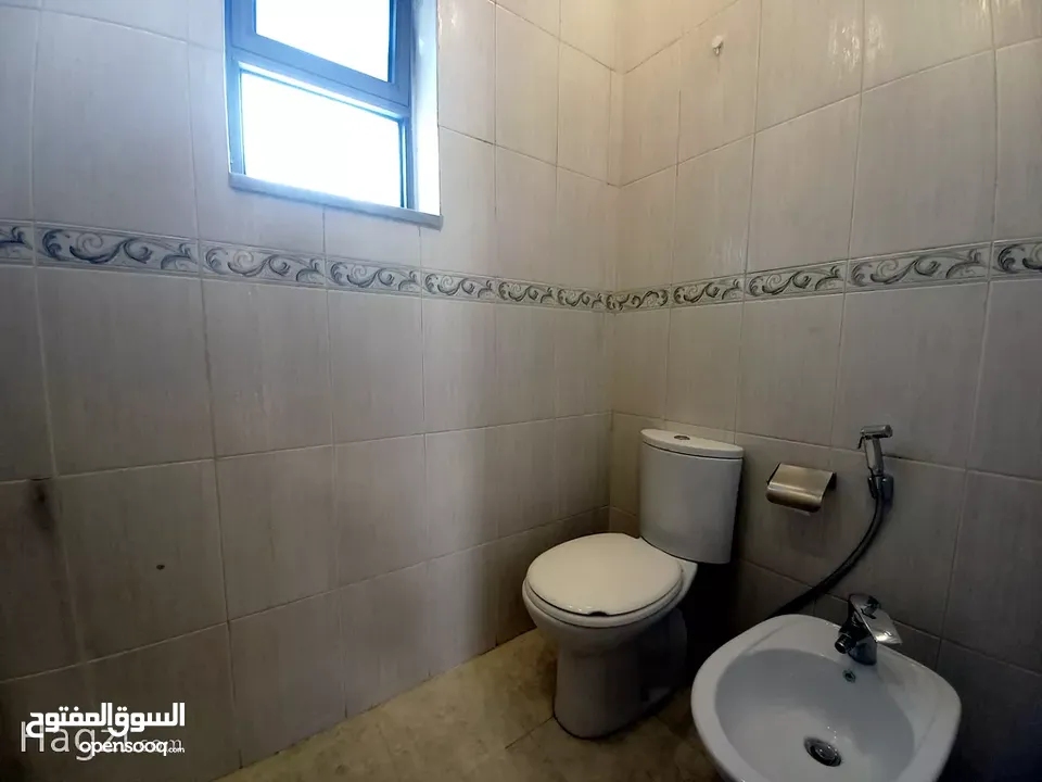 شقة غير مفروشة للايجار في دير غبار  ( Property 33662 ) سنوي فقط