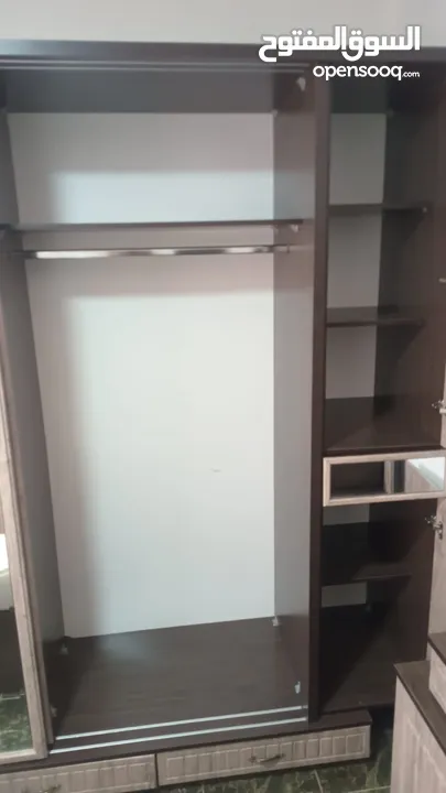 اثاث للبيع بداعي السفر غرفة نوم وغرفة ضيوف بحالة اىجديد