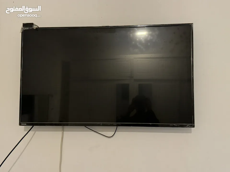 للبيع تلفاز lg و توشيبا نظيييف كالجديد