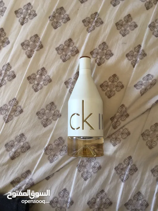 عطر Calvin Klein سعره 43 فارغ منه اقل من الربع للبيع فقط ب 20