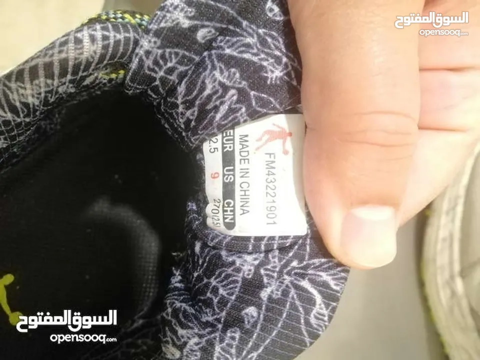 حذاء رياضي اصلي نوع hoka نظيف جدا كأنه مش ملبوس نمرة 42 نعل فوم بسعر 15 د نهايته