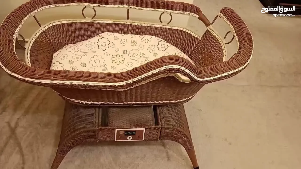 تخت بيبي قش شبه جديد هزاز