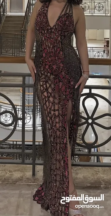 فستان خرز فخامة وأناقة من غير عالم مصمم طويل متواجد بناصرة