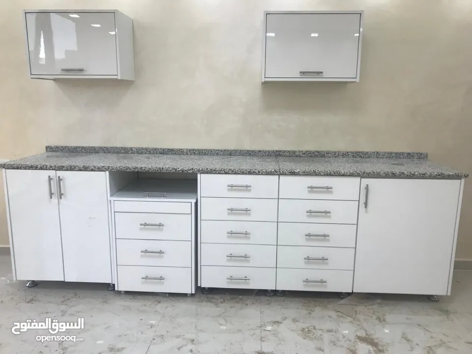 غرفه مجهزه في عياده أسنان للإيجار وتصلح للبشره او الجلديه
