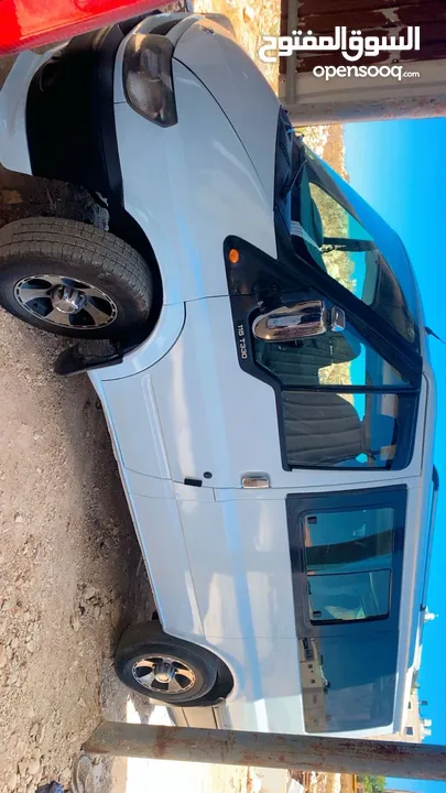 فورد ترانزيت بحالة جيدة جدا للبيع في منطقة البيرة البلوع