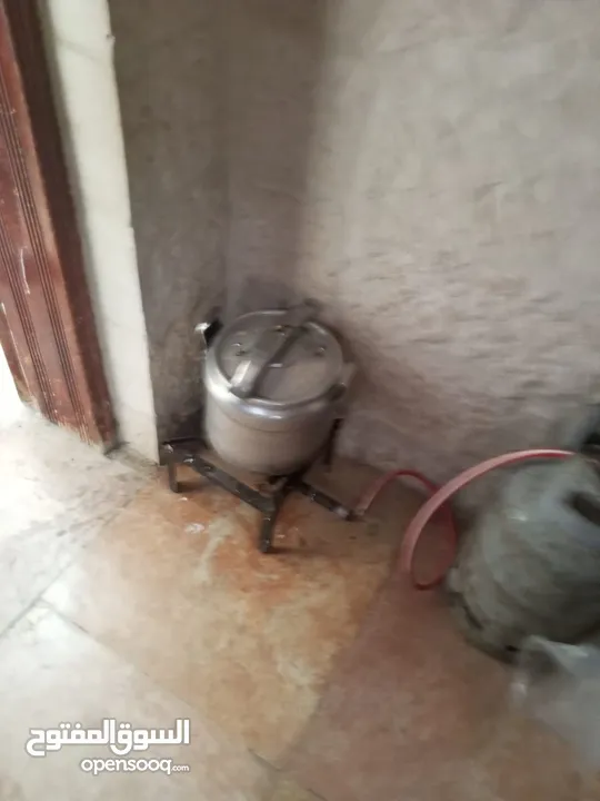 مطعم كامل اغراضه للبيع لا ينقص شي الموقع اربد صما