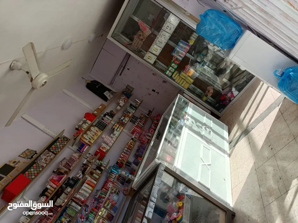 محل عطور مكياج واكسسوارات وهدايا  للبيع