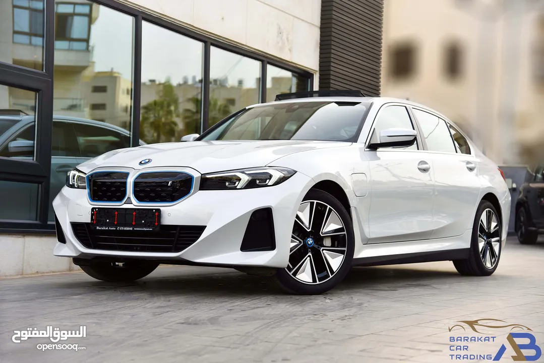 بي ام دبليو الفئة الثالثة i3 eDrive35L كهربائية بالكامل 2023 BMW i3 eDrive35L EV M Power Kit - Mid