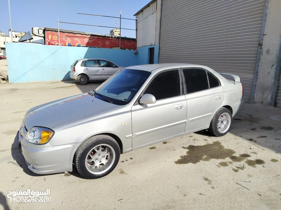 هيونداي فيرنا 2002 مع جنط مغنيسيوم
