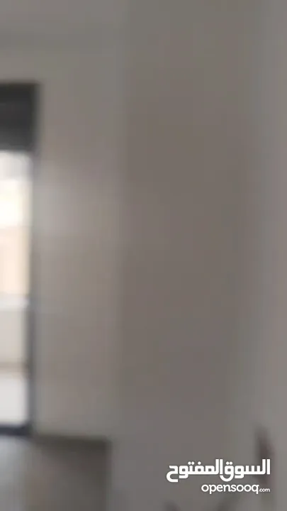 شقة في الماصيون طابق اول في منطقة حيوية بجانب الشارع