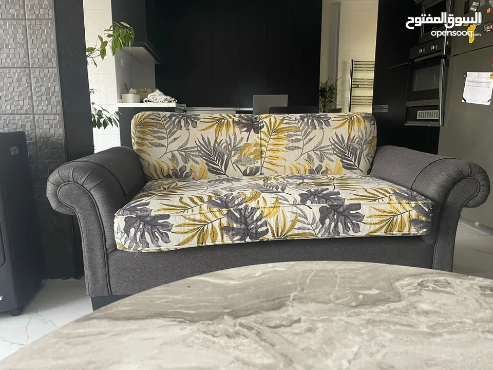 عفش بيت فاخر للبيع (برادي ، كنب، طاولات، مغسلة )