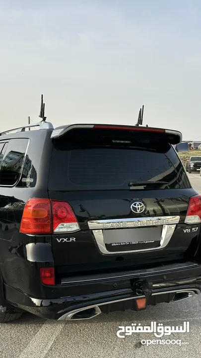 لاند كروزر 5.7 VXR  مميزة بنظافتها