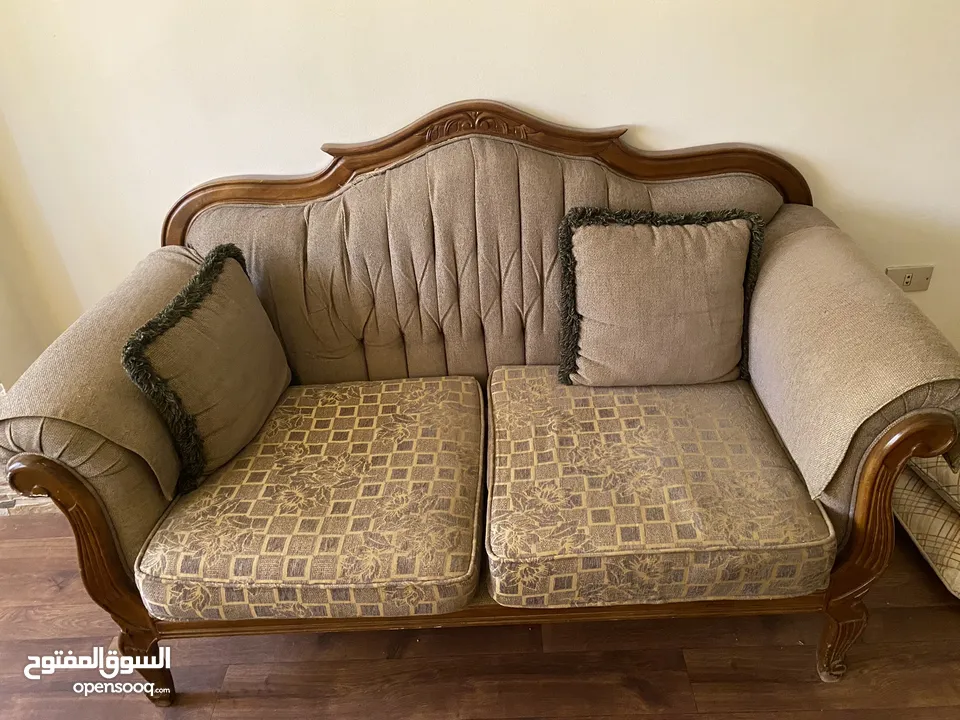 اربعه كنب خشب للبيع السعر قابل للتفاوض