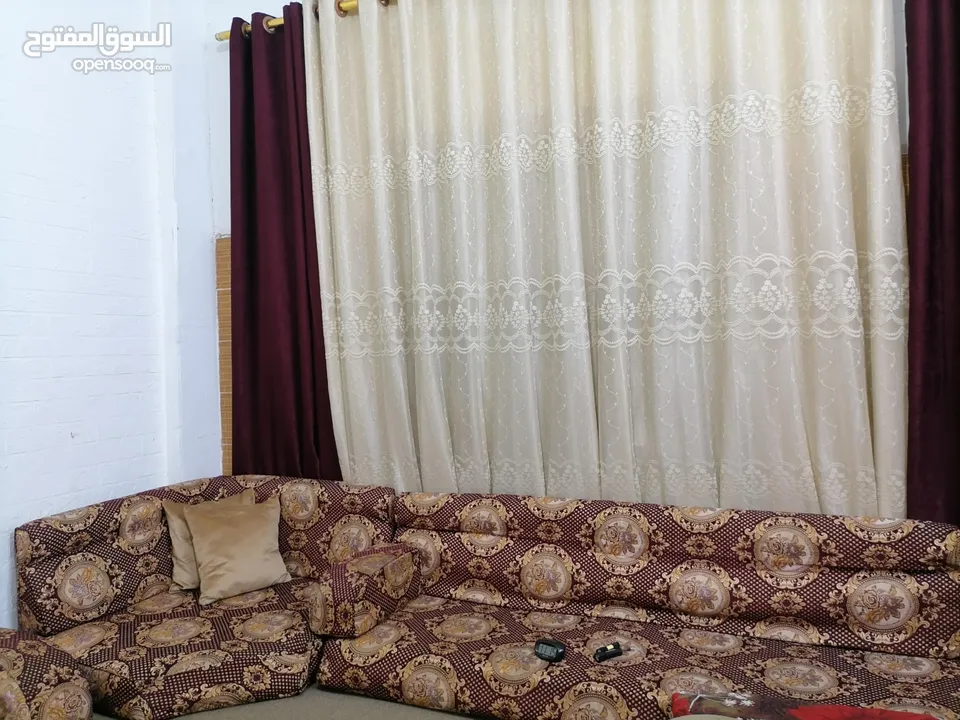 مجلس عربي ضغط 20 سم مستعمل بحالة ممتازه باللون الخمري