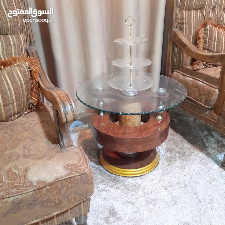 كنب بحال الجديد للبيع المستعجل بداعي السفر لون عسلي تفصيل وليس تجاري