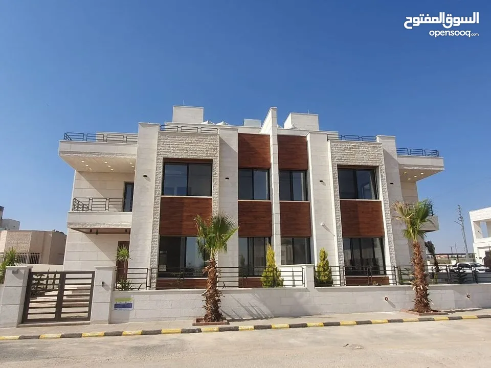 فيلا بسعر لقطة في طريق المطار قرب جامعة الشرق الاوسط